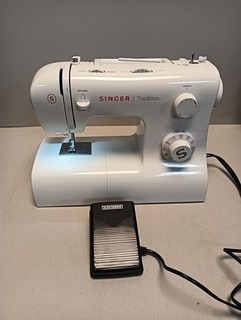 Singer Tradition 2282 Nähmaschine – 32 Stichprogramme Automatischer Nadeleinfäd