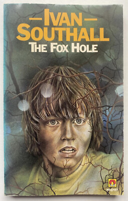 The Fox Hole by Ivan Southall, Magnet Paperback 1980 - Young Adult Fiction