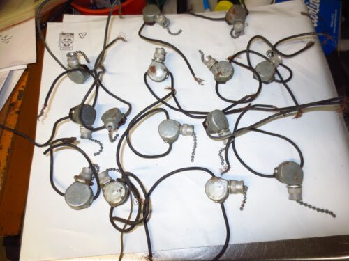 Lot of 14 Vintage  Leviton 1950s Pull Chain Switch Light Lamp  Bulb Ceilings - Picture 1 of 8