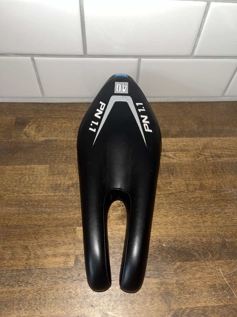 ISM PN 1.1 Black Cutaway Saddle 40 Ser. Foam and Steel Rails Road
