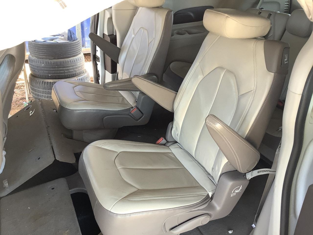 PACIFICA  2017 Glove Box 4628344 thumbnail 23