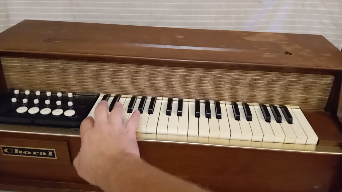 Rare Vintage Choral Electric Chord Organ model GAN-8804, Tested