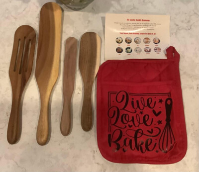 NEW LIVE LOVE BAKE POT HOLDER W/ MAD HUNGRY 4 PIECE SPURTLE SET- NICE GIFT SET!