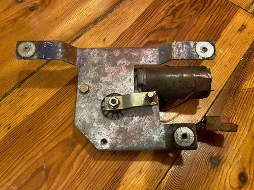 Passat 32b B2  Heckscheibenwischermotor  Kombi  331955717a 331955713d