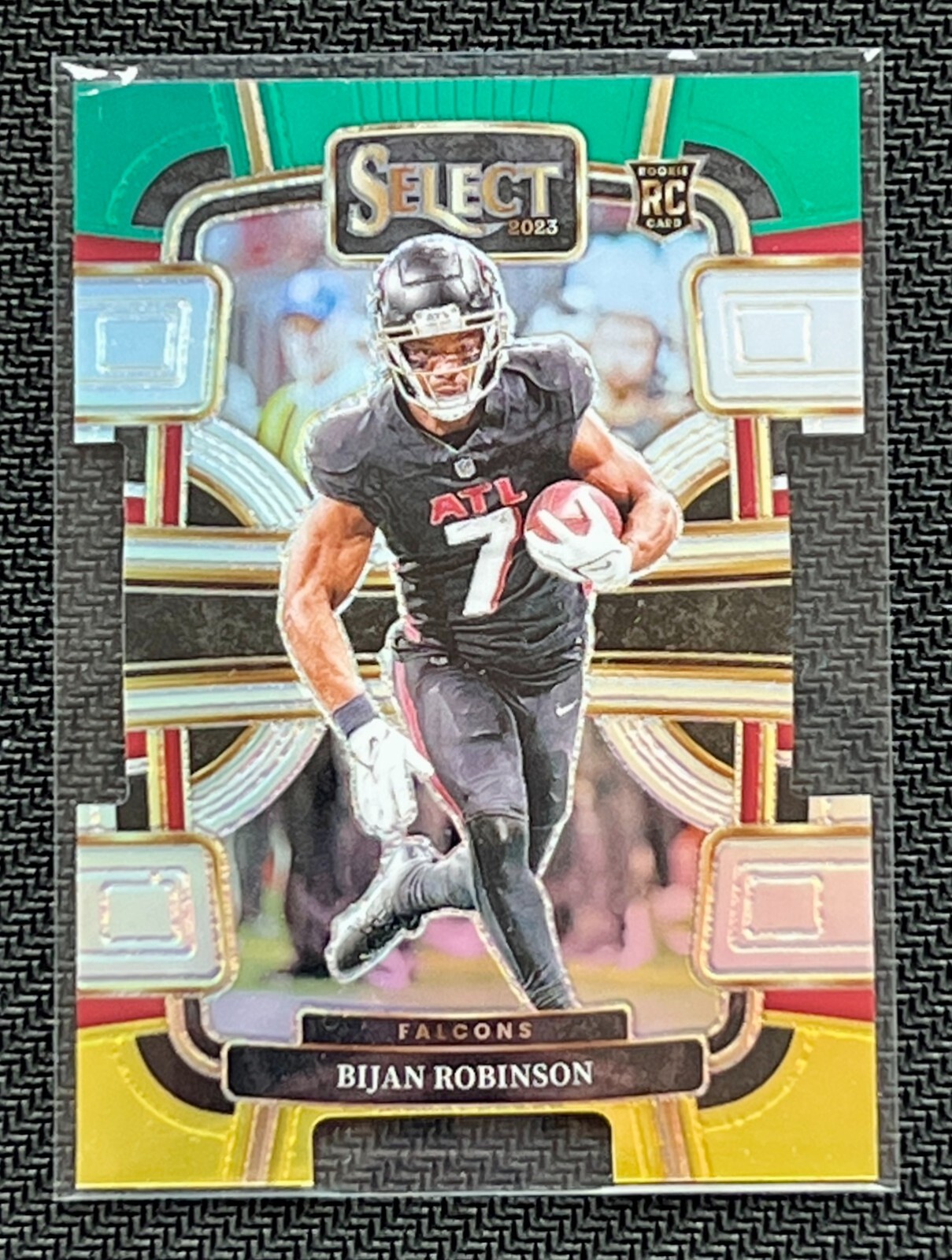 2023 Panini Select Green and Yellow Die Cut Prizm #4 Bijan Robinson Rookie Card