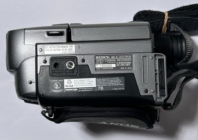 Sony Handycam Vision CCD-TRV33 NTSC Video8 8mm Video Camera