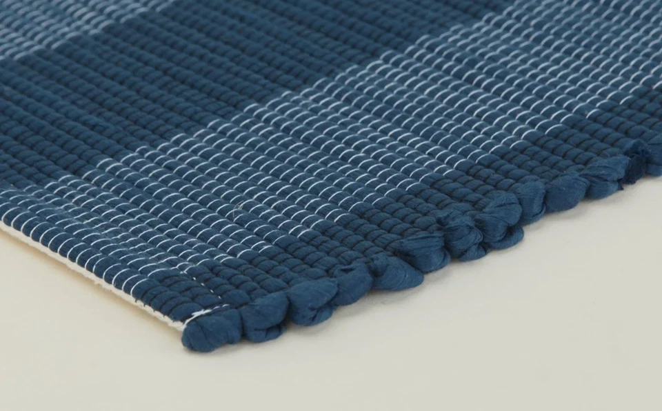 Alfombra de baño Hawkins New York azul sobre azul a rayas 2x Foto 2 de 4