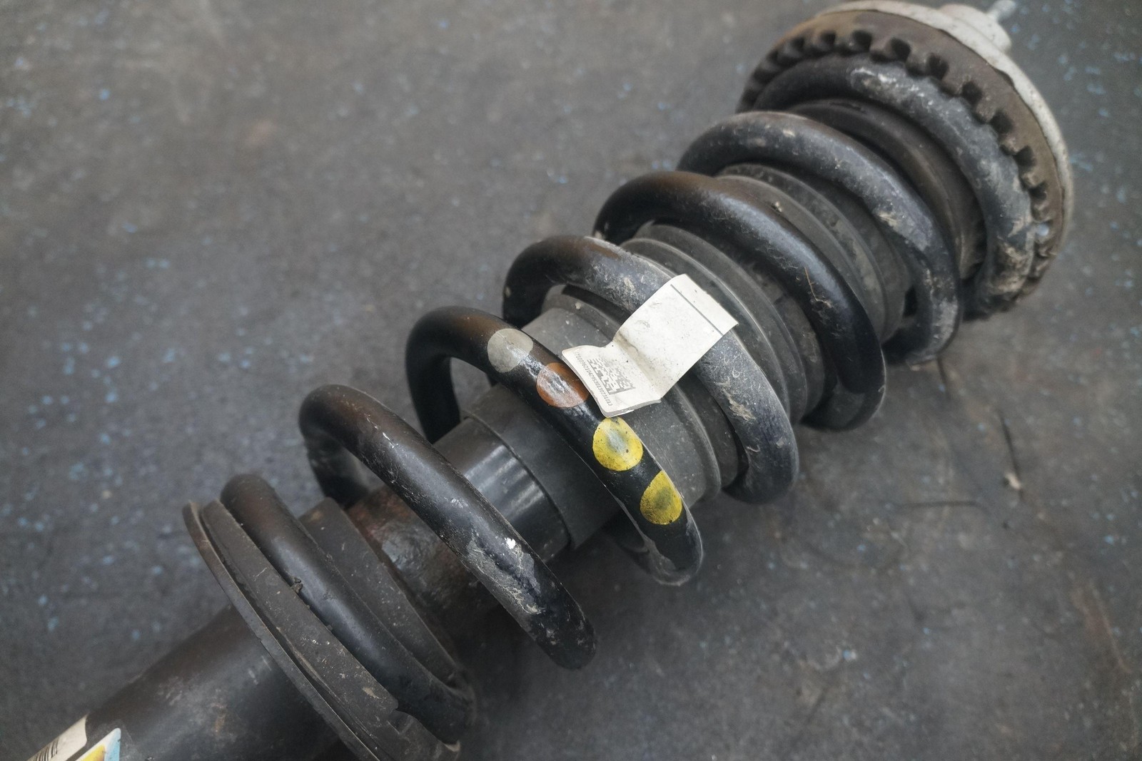 Left or Right Performance Shock Spring Strut 670008111 670030334 Maserati Ghibli