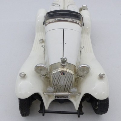 Bburago / Burago 1:18 3008 Alfa Romeo 2300 Spider (1932) siehe Bilder EX9889 o.
