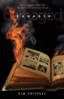 Kim Pritekel | Damaged | Taschenbuch | Englisch (2018) | Kartoniert / Broschiert