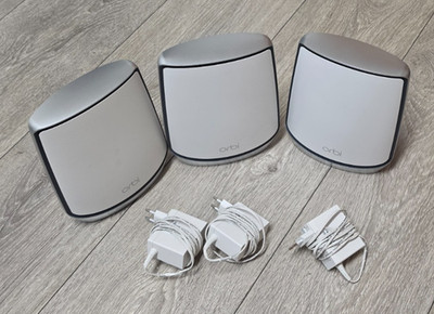 Netgear Orbi RBK853 AX6000 WiFi 6 Mesh WLAN System Router + 2 Satelliten