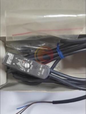 ONE NEW   Diffuse Photoelectric Switch E3S-AD31 #W3