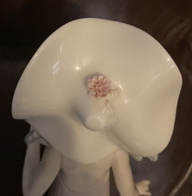 Lladro 1431 The Debutante Retired! No Box! Missing Thumb! Great