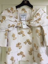 CHANEL 13C VINTAGE NEW TAGS TWEED ECRU GOLD CAMELLIA JACKET GRIPOIX BUTTON 44-42