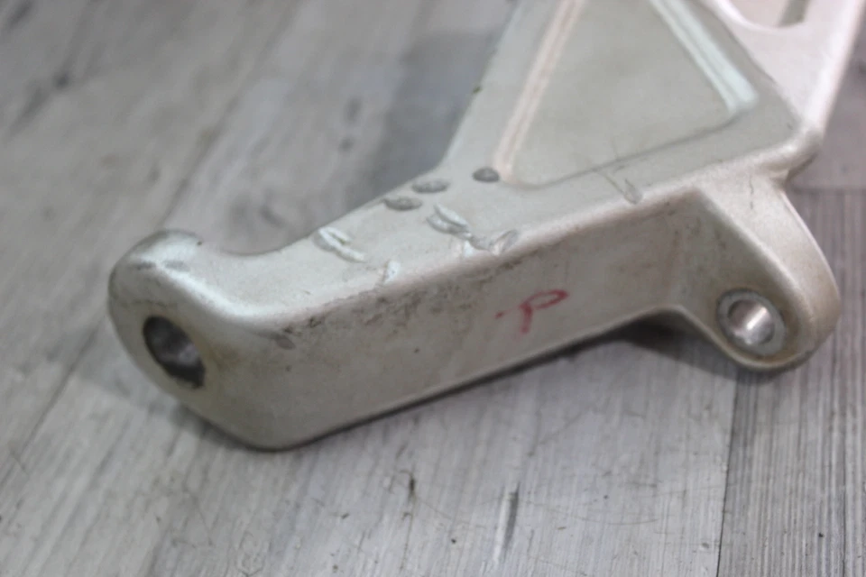 Ski-Doo Grand Touring 550f 2012 deportivo brazo de dirección delantero derecho husillo nudillo Foto 2 de 4