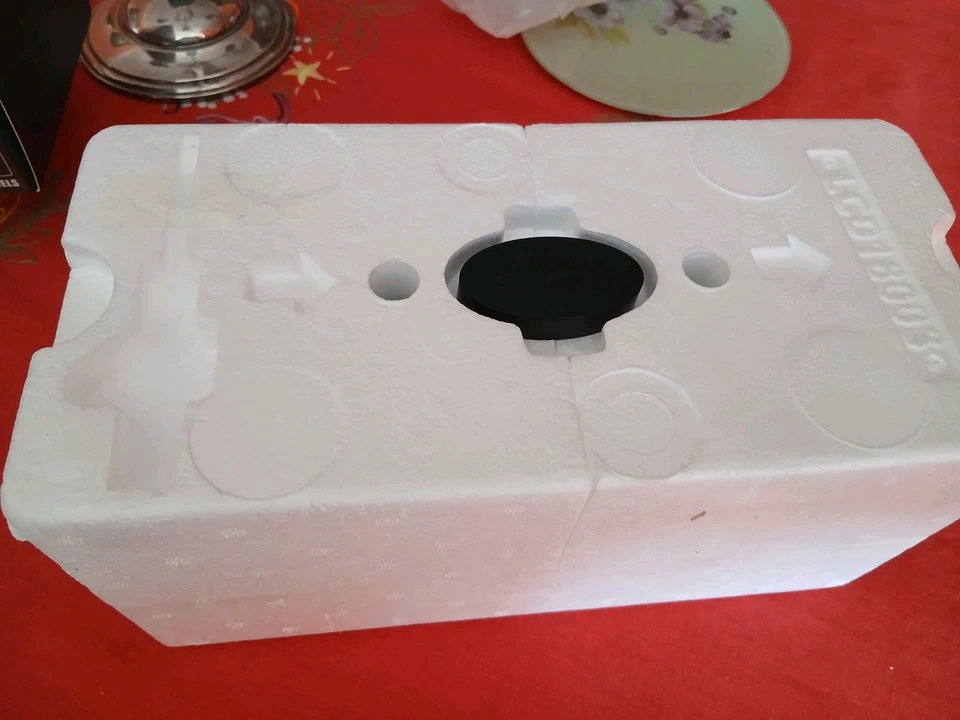 Land Rover Range Rover,Velar LCD 1/18 - Immagine 2 di 4