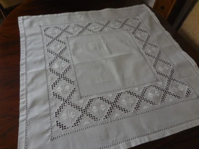 Mitteldecke 80 x 80 cm Hardanger Handarbeit weiß Landhausstil gut erhalten - Bild 1 von 4