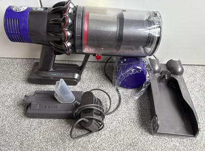 Dyson V10 Akku Staubsauger Upgrade Bundle Basis Ladegerät Halterung + 2x Akku