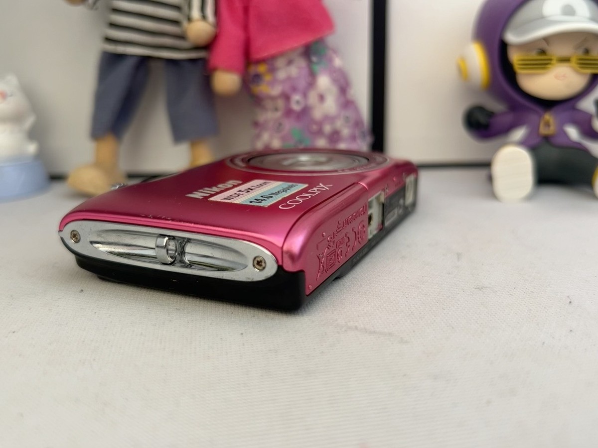 Nikon COOLPIX S3100 Digital Camera 14MP 5x Optical Zoom Built-in