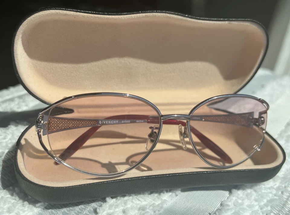 Óculos de sol Givenchy GV3222 novo em folha - Imagem 2 de 4