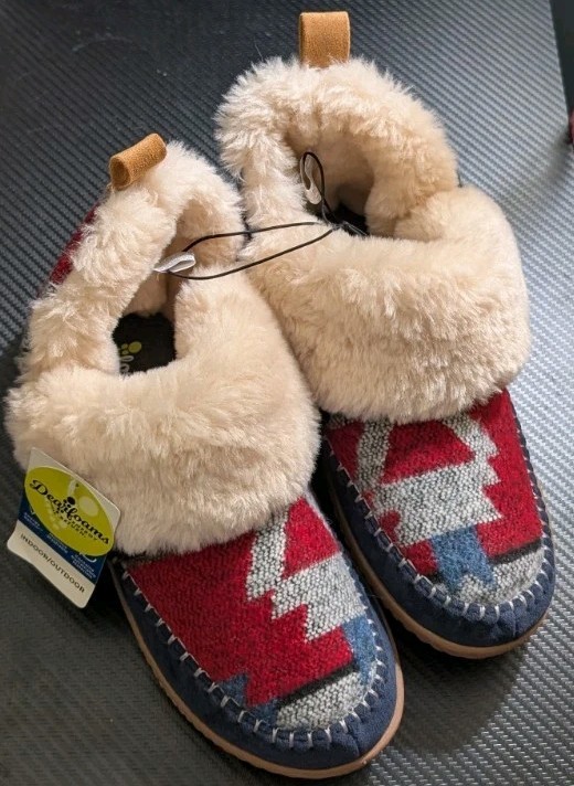 NWT Dearfoams Women's Alpine Moritz Indoor/Outdoor Bootie Size 8