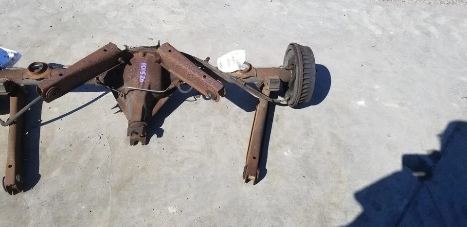 1985 CHEVY MONTE CARLO COMPLETE REAR AXLE WITH DIFFERENTIAL 2.29 RATIO GH2 - Image 3 of 4