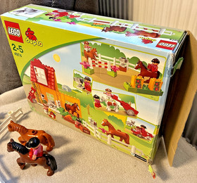 LEGO DUPLO 4974 LEGO VILLE * Equestrian Farm with 2 Figures, 1 Cat + 3 Horses with Original Box *EXCELLENT*