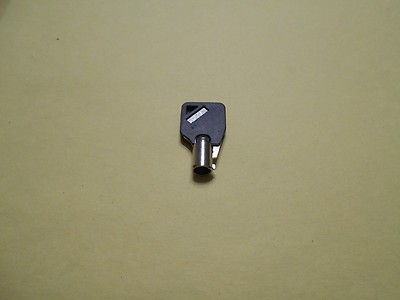*UNKNOWN BRAND TOOL BOX LOCK KEY 046
