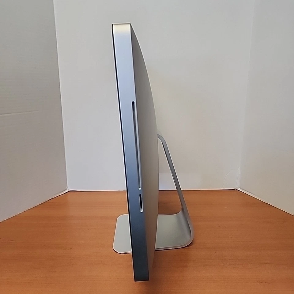 Apple iMac 21.5" A1311 100-240V Powers On BUT DOES NOT BOOT AS IS - Image 3 of 4