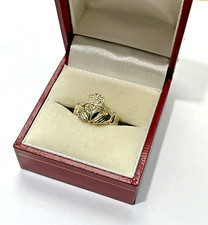 Brand new 14k Gold Ladies CLADDAGH Ring