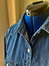 Women's Relaxed Fit Long Sleeve Denim Button-Down Shirt Universal Thread Size S