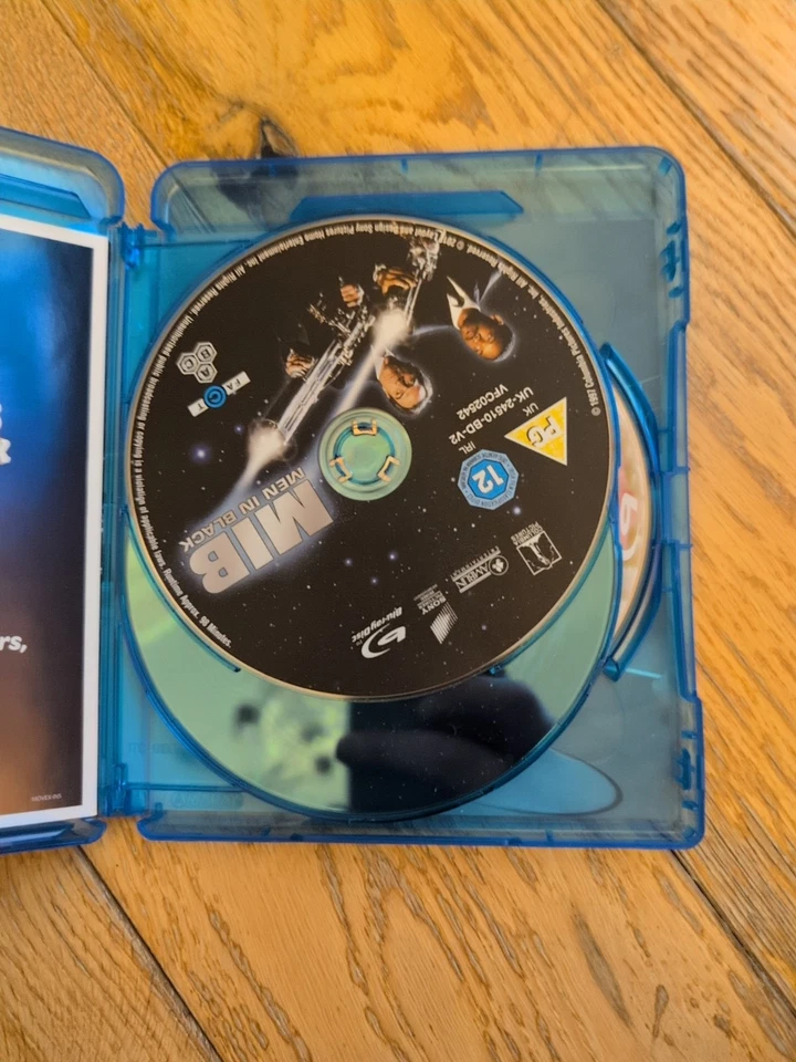 Blu Ray - Men In Black 1 to 3 - MIB - With Slipcover - Image 2 of 3