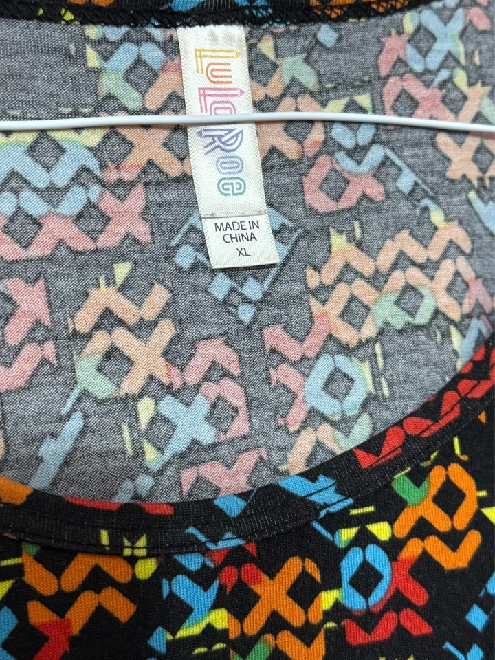 NUEVO CON ETIQUETAS Camiseta Top Lularoe Perfect T Negra Naranjas Azul Columpio XL Foto 4 de 4
