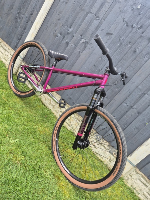 Saracen Amplitude Dirt Jumper Mtb Bike 26-inch Wheels