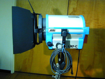 ARRI L10-C LED COLOR FRESNEL LIGHT w BARN DOORS & STAND MOUNT ( BLUE/SILVER )