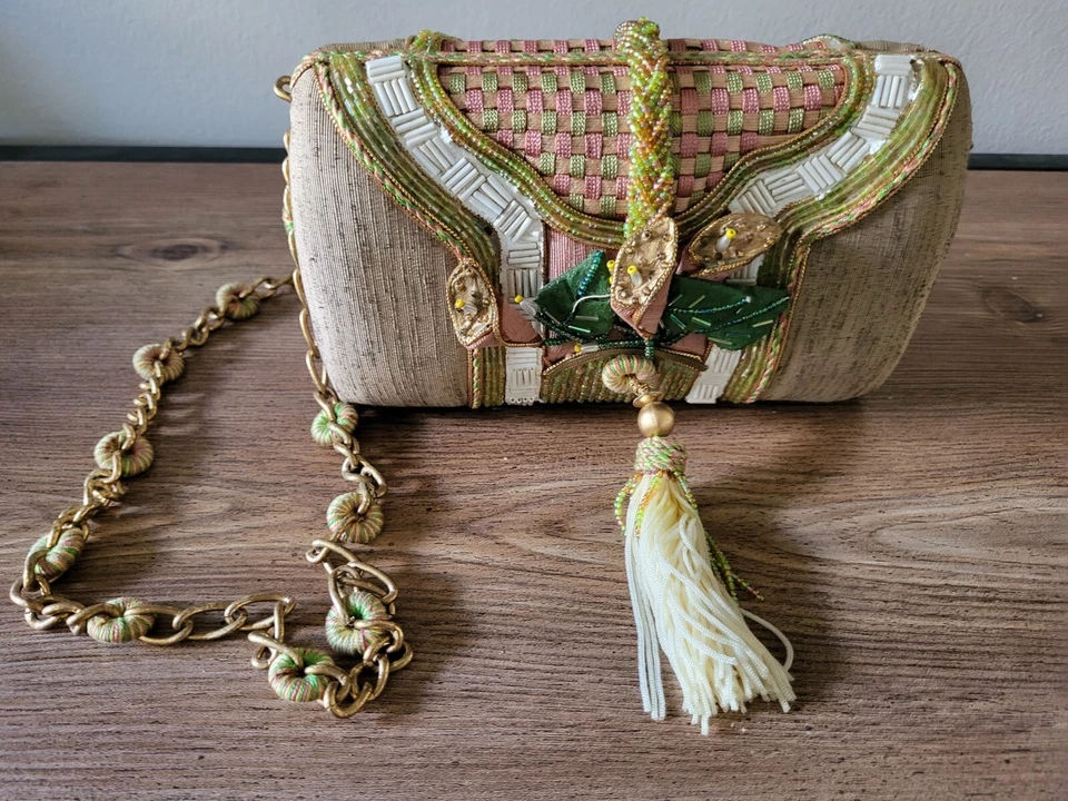 Cartera con cuentas Mary Francis correa para el hombro adornada 4,5" X 7,5"