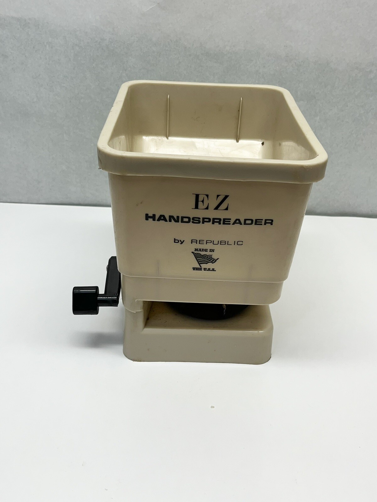 EZ Hand Spreader By Republic Seed Fertilizer Spreader Hand Crank 1/2
