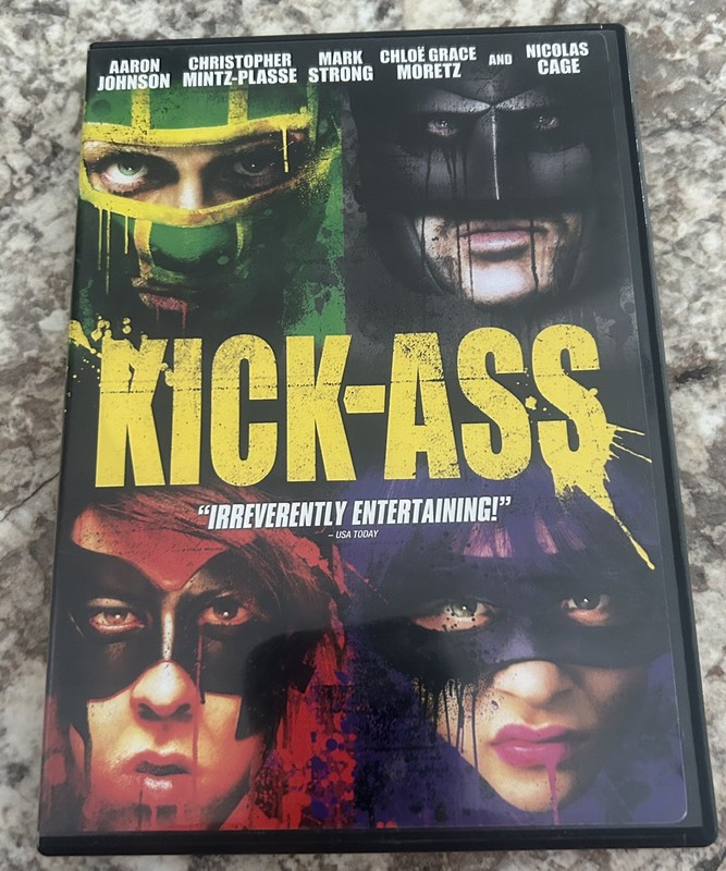 Kick-Ass (DVD 2010 Superhero Comedy) Aaron Johnson Nicolas Cage 