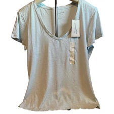 Universal Thread Women's Light Blue Slim Fit V-Neck T-Shirt - Size Medium - NWT