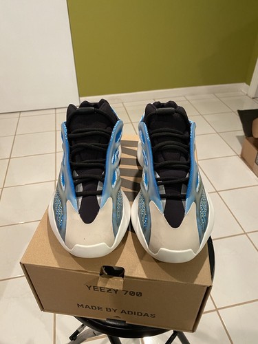 ADIDAS YEEZY BOOST 700 v3 arzare size8 