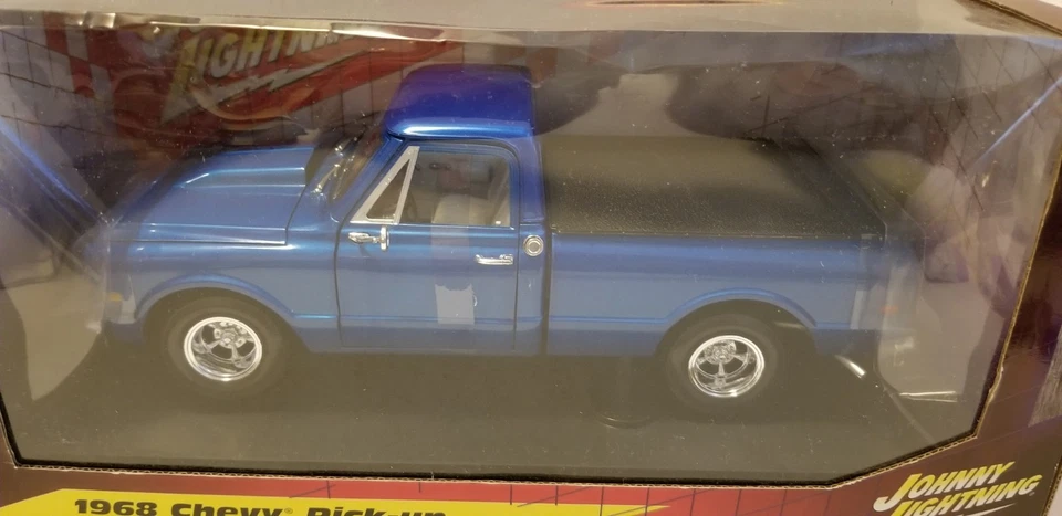 Chevy 1968 Pick-up  BLUE  1/18 By Johnny Lightning/ Playing Mantis  - Image 2 of 4