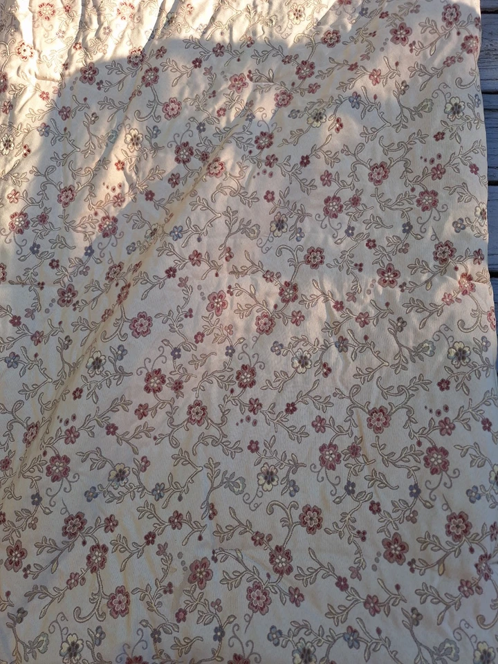 Waterford Reversible Jacquard Damask Comforter 90"x100" Queen - Image 4 of 4