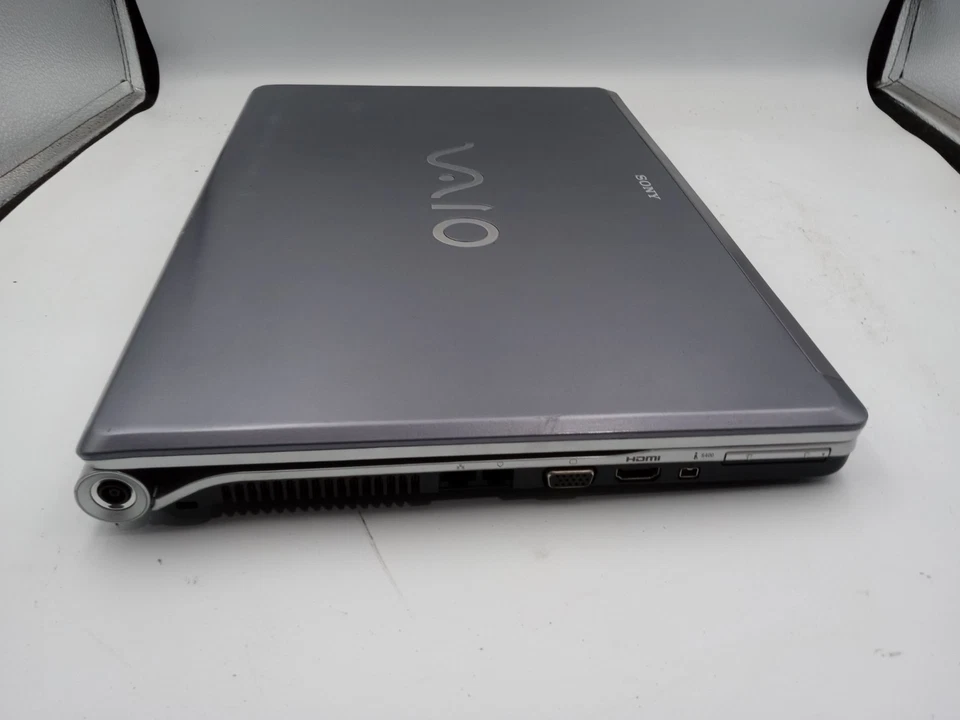 Sony Vaio VGN-FW139E 16.4" Laptop Intel Core 2 Duo 3GB RAM - BOOTS - READ  -RR - Image 3 of 4