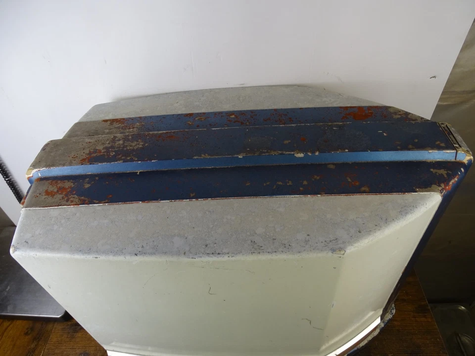 FA489944 FA552944 100-820627A1 1976 CHRYSLER 105HP OUTBOARD HOOD COWL COVER USED - Image 3 of 4