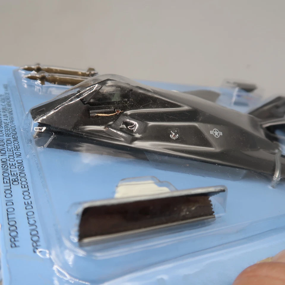 FABBRI Lockheed F-117 Nighthawk Stealth attack aircraft 1:100 Scale Black Diecas - Image 4 of 4