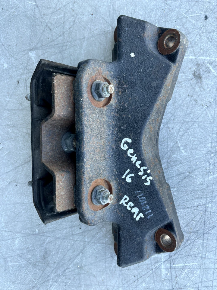 Hyundai Genesis 2013 cupé transmisión automática montaje aislante con soporte OEM Foto 2 de 4