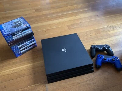 Sony PlayStation 4 Pro 1To Console de Jeu - Jet Black + 3 Manettes + 13 Jeux - Photo 1/2