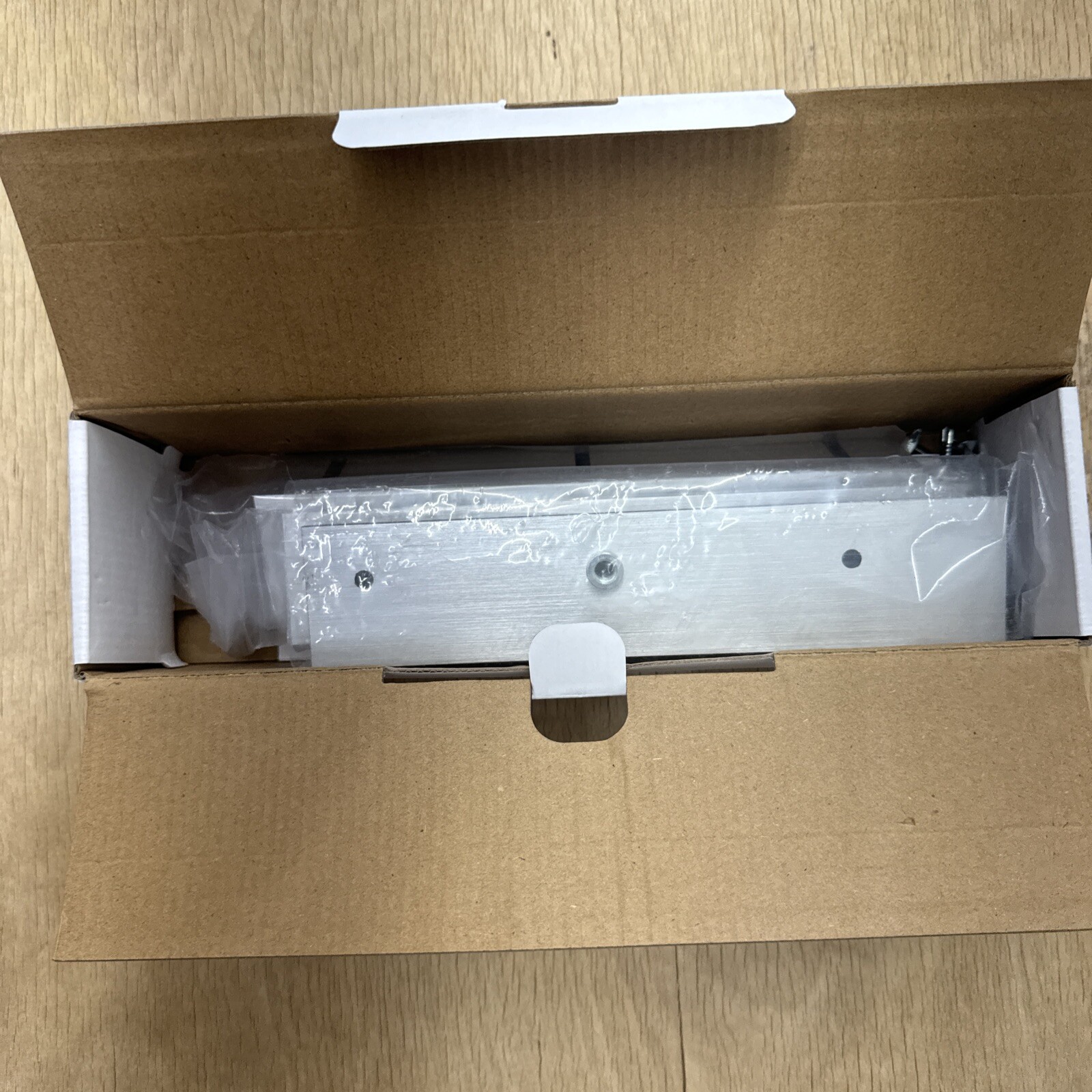 dormakaba - TJ71 28 - RUTHERFORD Top Jamb Z-Bracket: Angle Bracket Mounted,