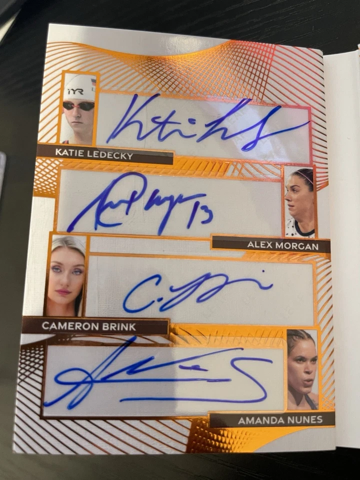 Libro de historia Leafs 2025 Women’s Dominant Dozen/8 Foto 4 de 4