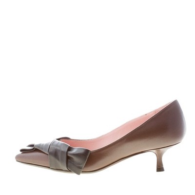 ANNA F. Damenschuhe spitzer Pumps aus Nappaleder kaffeebraun mit Schleife schwarz